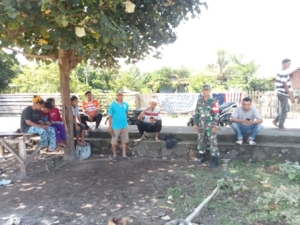 Babinsa Nanga Miro Ingatkan Warga Tetap Rukun dan Waspada Provokasi