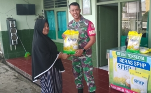 Koramil 1607-04/Alas Gelar Gerakan Pangan Murah, Salurkan 2 Ton Beras SPHP untuk Warga