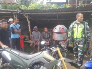 Babinsa Koramil 1602-02/Wolowaru Laksanakan Komsos dan Pamwil Bersama Warga Desa Nduaria