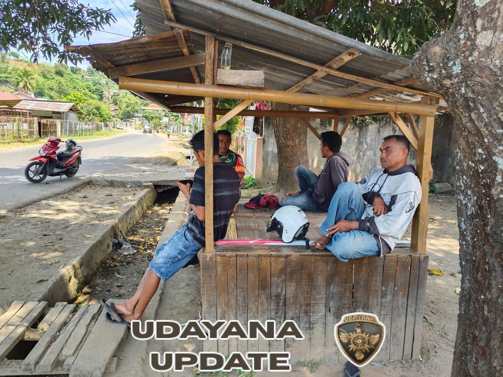 Babinsa Ramil 1602-01/Ende Gelar Komsos dan Pamwil Bersama Warga Desa Rukuramba