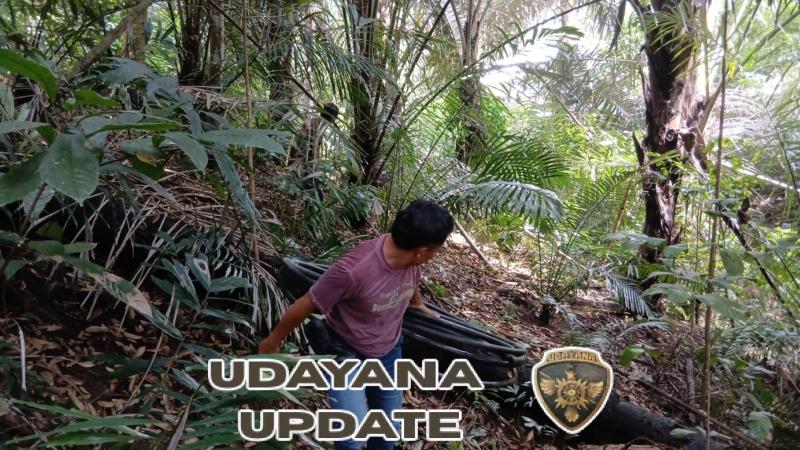 Satgas TMMD dan Warga Gotong Royong Salurkan Air Bersia