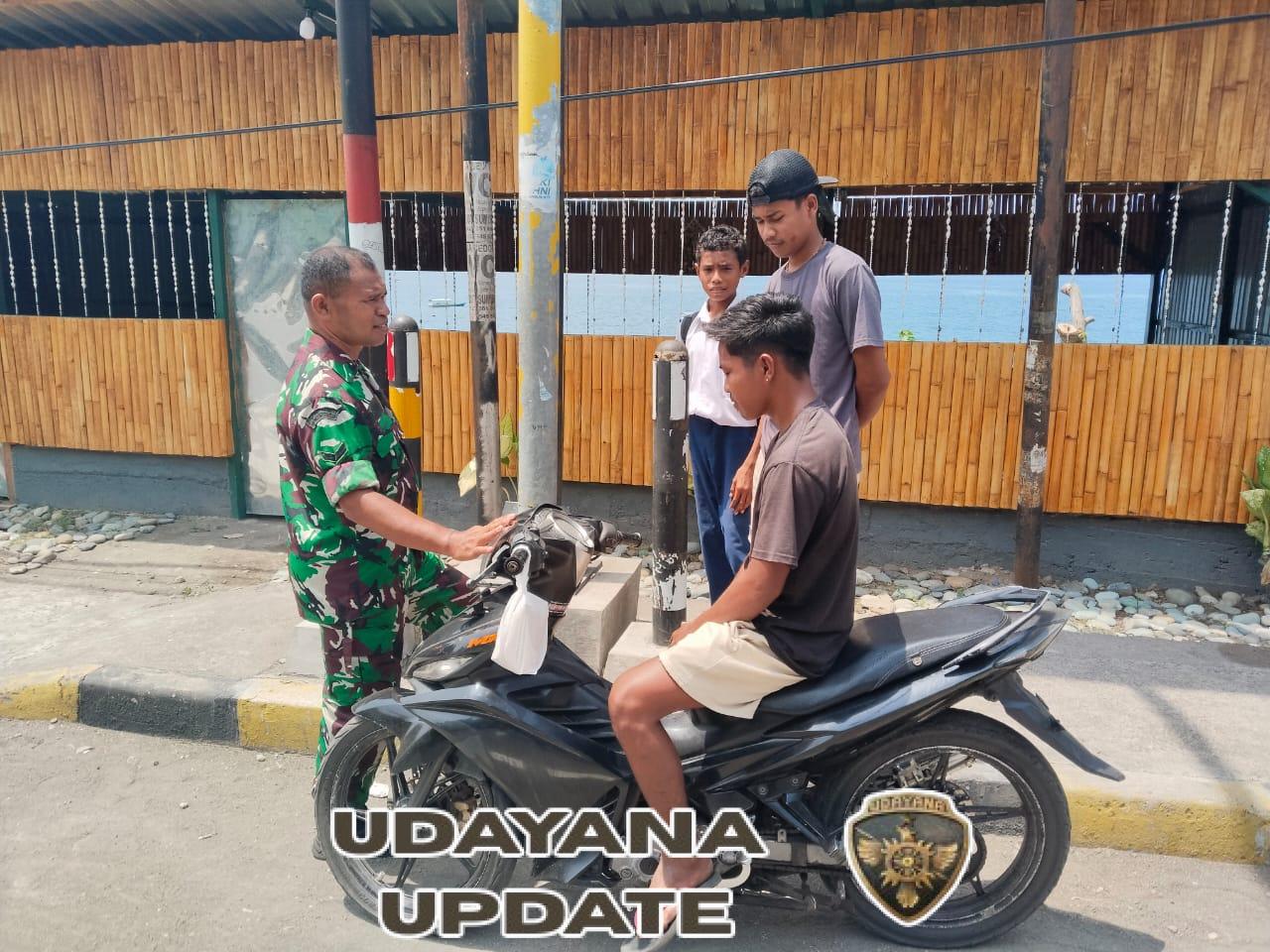 Babinsa Ramil 1602-01/Ende Gelar Komsos dan Pamwil di Wilayah Ndao