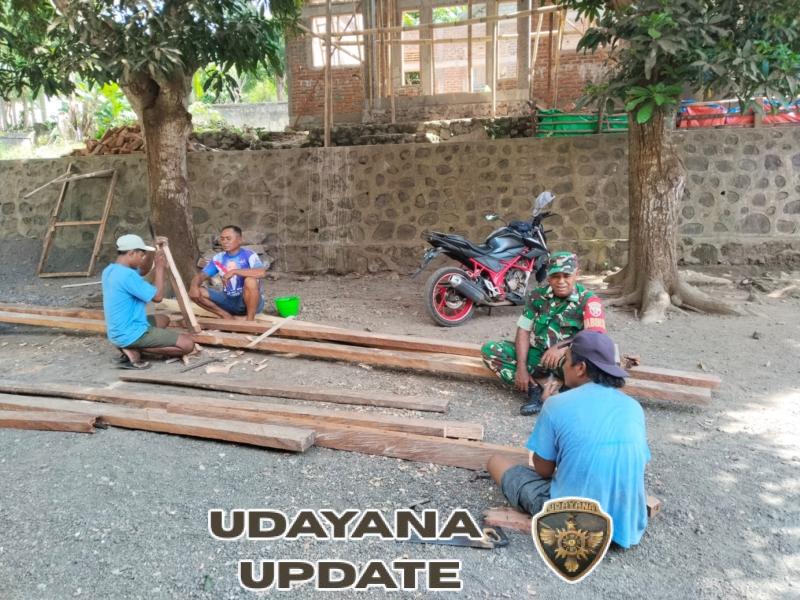 Babinsa Kelurahan Kotaratu Ajak Warga Jaga Kamtibmas Lewat Kegiatan Komsos