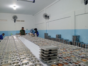 Babinsa Rontu Dampingi Pembagian 3.500 Paket Makan Bergizi Gratis di Kota Bima