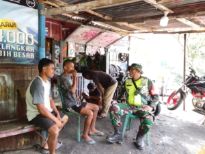 Babinsa Koramil Wolowaru Tingkatkan Kamtibmas Lewat Komsos di Desa Nua Lise