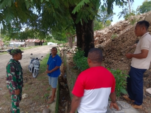 Babinsa Koramil Detusoko Laksanakan Komsos dan Pamwil di Desa Welomosa