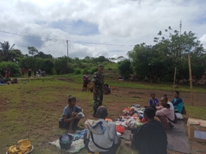Babinsa Koramil Maurole Gelar Pamwil dan Komsos di Dusun Sokolago