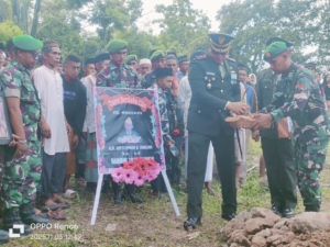 Dandim 1614/Dompu Pimpin Langsung Upacara Pemakaman Militer Almarhum Kopral Satu (Purn) H. Mansjur