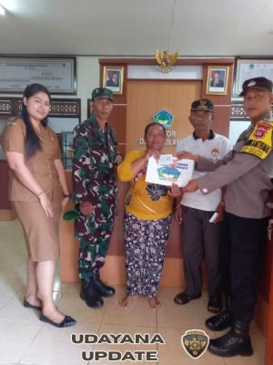 Babinsa Koramil Dawan Kawal Penyaluran BLT-DD Bulan Nopember Di Desa Sulang