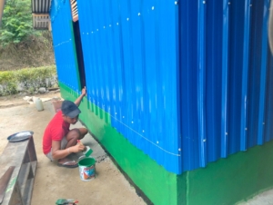 TNI dan Warga Gotong Royong Bangun Harapan Baru untuk Keluarga di Desa Riung