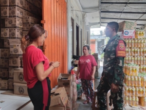 Babinsa Desa Pengiangan Pantau Stabilitas Harga Kebutuhan Pokok di Wilayah Binaan