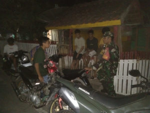 Babinsa Sambane Ajak Warga Selesaikan Permasalahan Secara Kekeluargaan