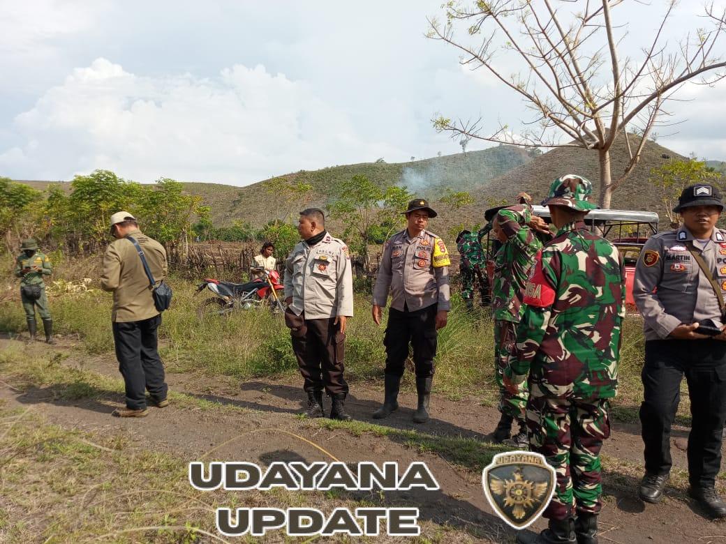Babinsa dan Polisi Bersinergi Amankan Kawasan Taman Nasional Tambora Patroli Gabungan Cegah Penebangan Liar dan Perburuan Satwa di Piong Taman Nasional Tambora Intensifkan Pengawasan Cegah Kebakaran dan Kerusakan Hutan Tim Patroli Gabungan Sosialisasikan Pentingnya Pelestarian Hutan kepada Masyarakat Misi Melindungi Alam: Patroli Gabungan Kawal Keamanan Taman Nasional Tambora Bima _ Senin, 3 November 2025, sejumlah personel dari Posramil Sanggar dan Posramil Tambora Koramil 1608-05/Donggo melakukan patroli gabungan di kawasan Taman Nasional Tambora, tepatnya di area So Tantolo, Desa Piong, Kecamatan Sanggar, Kabupaten Bima. Dipimpin oleh Sertu David bersama personel TNI, POLRI, dan Mitra TN Tambora, kegiatan ini difokuskan pada pengawasan dan pembatasan aktivitas masyarakat yang melakukan penebangan liar, perburuan satwa, serta pencegahan kebakaran hutan. Patroli dimulai dengan apel pengecekan tim yang dipimpin Ketua Tim Patroli, Bapak Faldeo, A.Md, di Resort Taman Nasional Tambora Desa Piong. Tim kemudian melakukan pemantauan keliling jalur Wadu Lare So Tantolo menuju sasaran utama. Pada pukul 15.03 Wita, tim patroli tiba di area Gret 206 Desa Piong yang menjadi titik fokus pengawasan. Kegiatan patroli berjalan dengan lancar dan berakhir pada pukul 17.03 Wita di Resort Piong. Selama pengawasan, tidak ditemukan tindakan penebangan pohon maupun aktivitas ilegal lain yang merusak kawasan taman nasional. Patroli gabungan berjalan aman, tertib, dan efektif dalam mengawal kelestarian alam. Kegiatan ini merupakan bagian dari upaya berkelanjutan yang berlangsung dari 28 Oktober sampai 6 November 2025. Diharapkan hadirnya patroli gabungan meningkatkan kesadaran masyarakat akan pentingnya menjaga kelestarian hutan dan satwa liar serta menekan aktivitas ilegal yang berpotensi merusak lingkungan kawasan taman nasional tersebut.