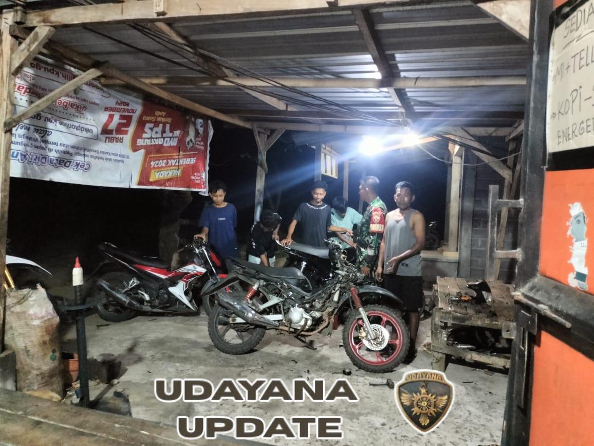 Babinsa Lune Ajak Pemuda Jauhi Miras dan Narkoba Saat Ronda Malam