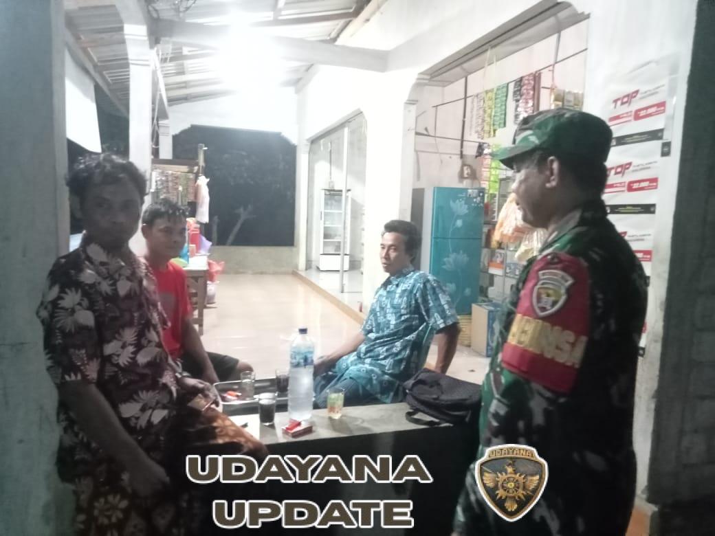 Babinsa Dompu Pantau Patroli Ronda Malam Warga di Dusun Sori Mila