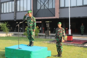 Kodim 1608/Bima Tegaskan Disiplin dan Integritas di Upacara Bendera Mingguan November 2025