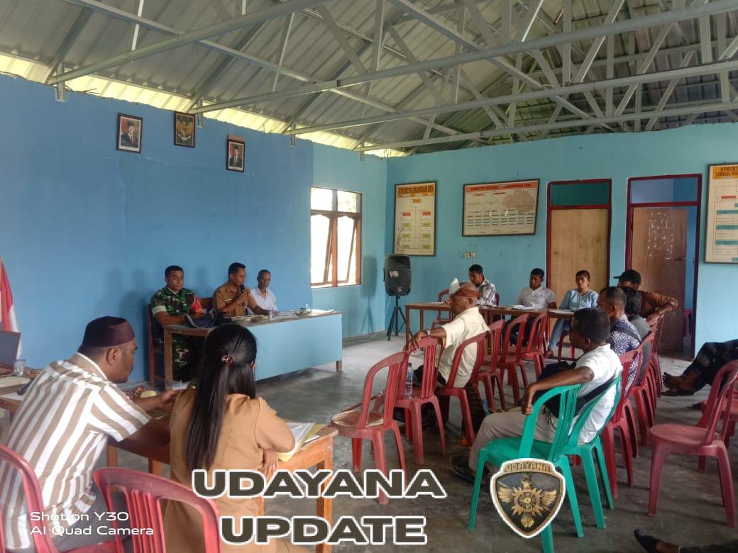 Babinsa Koramil 1602-01/Ende Tingkatkan Kamtibmas Lewat Komsos di Desa Jhenganggga Rangga