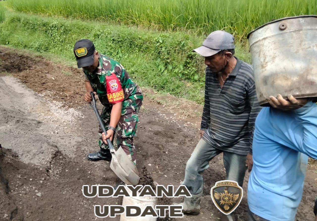 Semangat Gotong Royong: Babinsa dan Warga Bersama Perkuat Infrastruktur Desa
