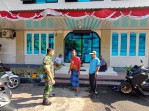Babinsa Potu Ajak Warga Jaga Kebersihan di Musim Hujan