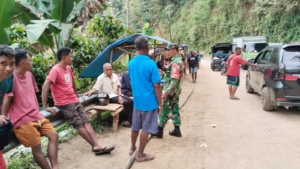 Babinsa Koramil 1602-03/Detusoko Gelar Monitoring, Pamwil, Komsos, dan Karya Bhakti Terbatas di Desa Wologai