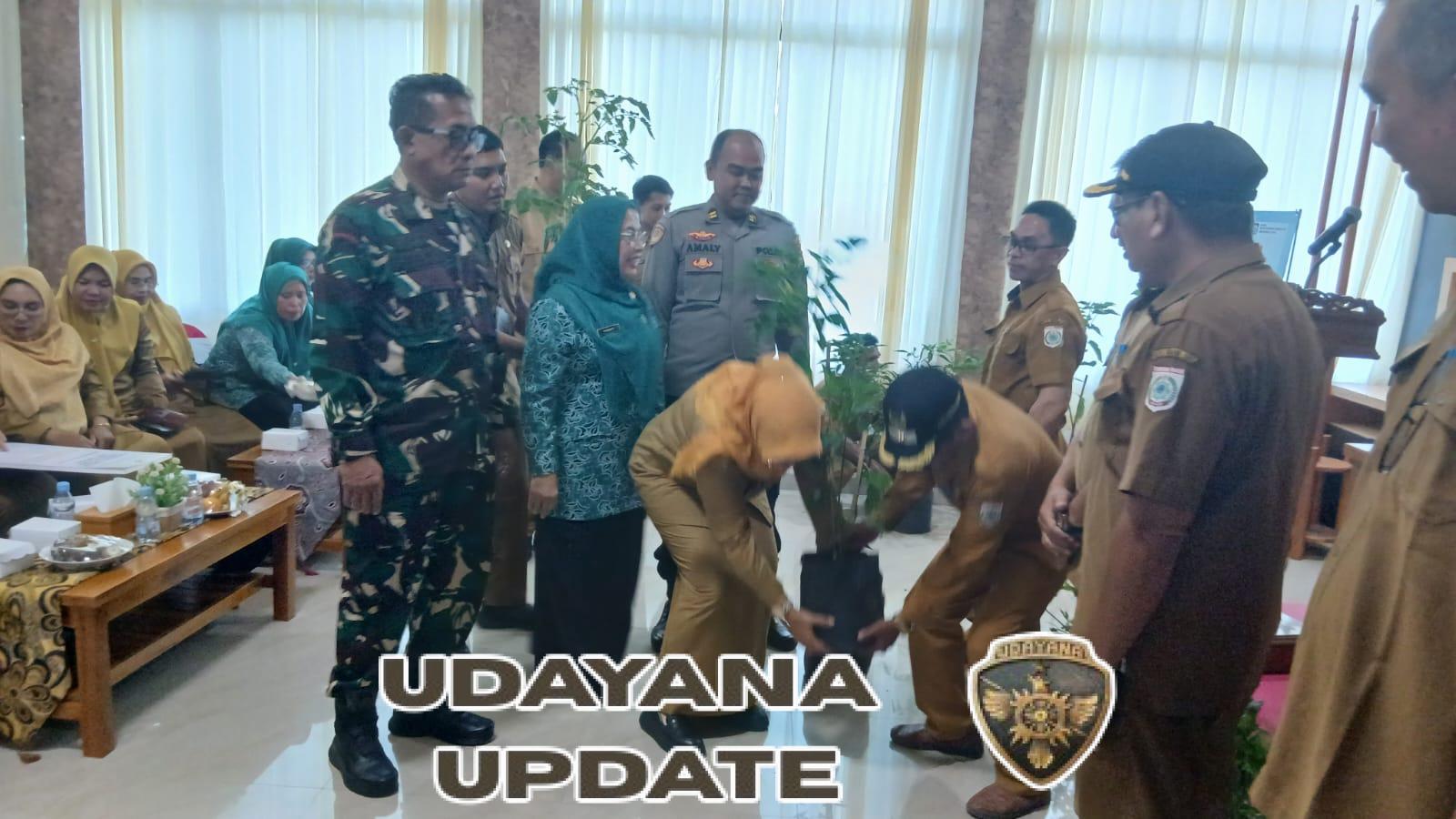 Danramil 1628-01/Taliwang Hadiri Launching Pemberian Bibit Tanaman GGM Kabupaten Sumbawa Barat