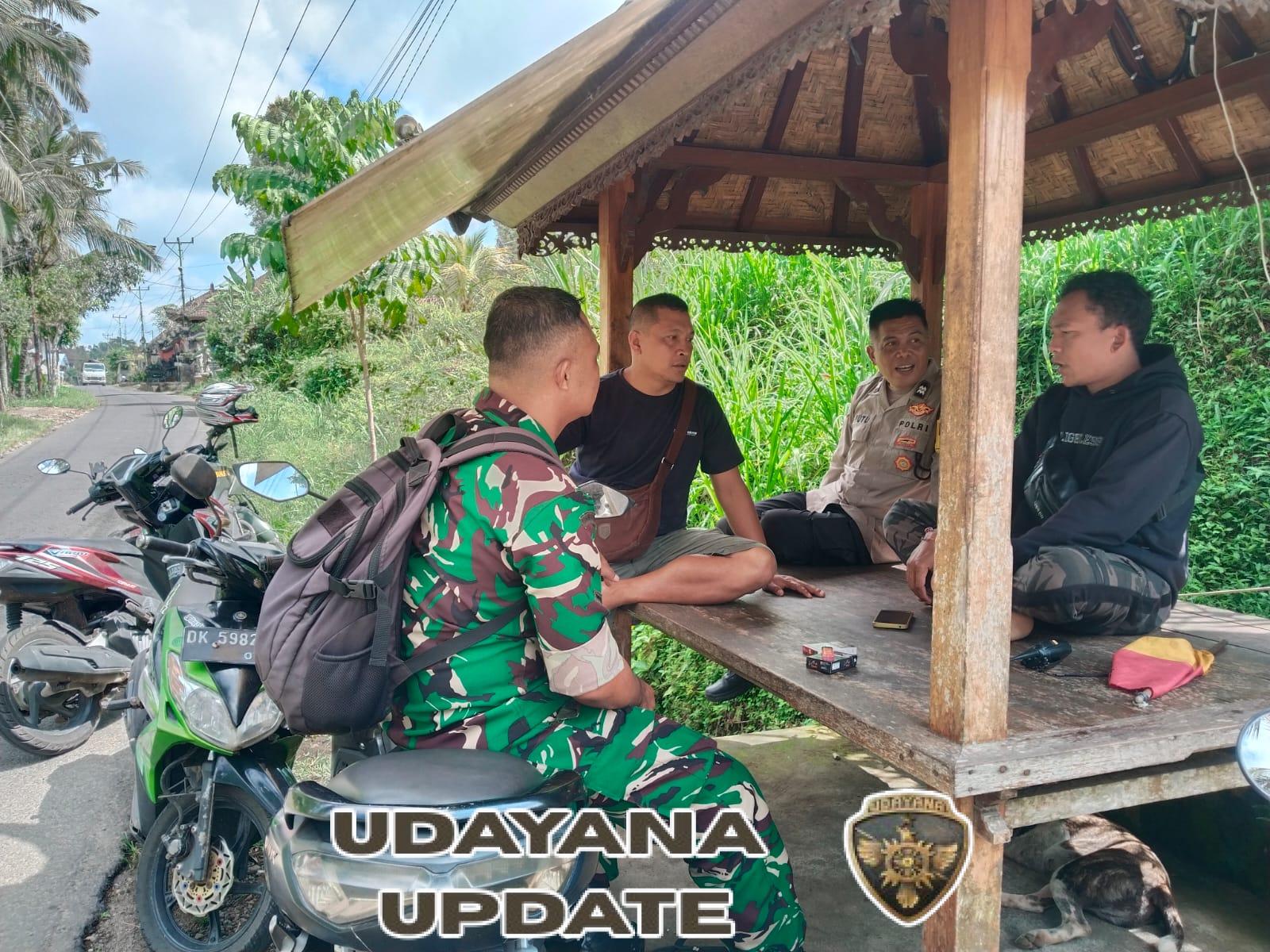 Wujudkan Kamtibmas Kondusif, Babinsa Tembuku dan Bhabinkamtibmas Laksanakan Komsos dengan Warga