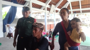 Perhatian Babinsa pada Kesehatan Anak, Sertu I Made Mawa Pantau Posyandu Balita di Petak Kaja