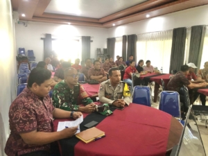 Wujud Sinergi TNI dan BUMN, Babinsa Koramil Gianyar Hadiri Pengenalan Tim PT. Pegadaian di Desa Sidan