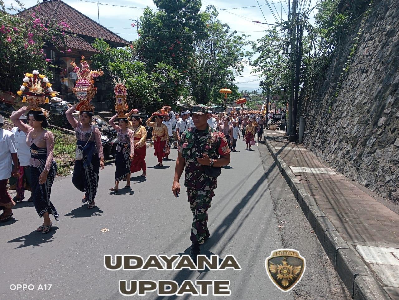 Sinergi Babinsa, Bhabinkamtibmas, dan Pecalang Kawal Upacara Melasti di Pantai Lebih