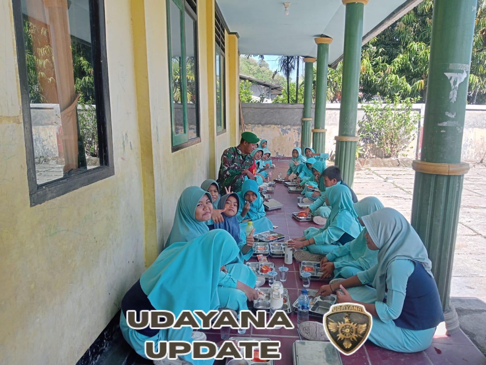 Babinsa Koramil 1628-05/Jereweh Dampingi Program Makan Bergizi Gratis di SDN 3 Jereweh