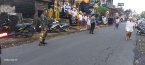 TNI Polri Dan Pecalang  Bersatu Amankan Piodalan Di Pura Puseh Desa Adat Tohpati