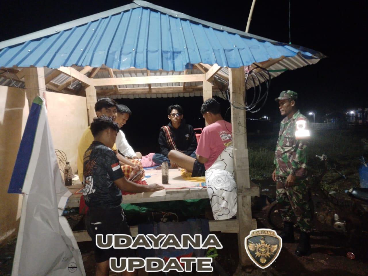 Babinsa Kilo Ajak Pemuda Desa Taropo Aktif Jaga Keamanan Malam Hari