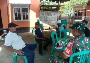 Babinsa Desa Tapir Jalin Sinergitas dengan Warga Lewat Komsos