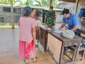 35 Hewan Peliharaan di Desa Banyupoh Divaksin Rabies, Babinsa Serma Putu Sudiarsana Gencarkan Himbauan Perawatan