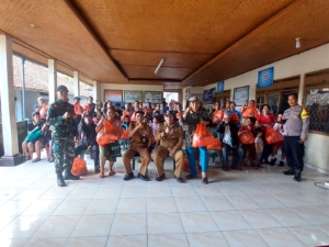 Babinsa Pedawa Hadiri Penyaluran Bantuan Sosial Dinas Sosial Buleleng