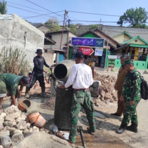 Sinergi TNI dan Warga Lasiana Bangun Drainase Sepanjang 340 Meter