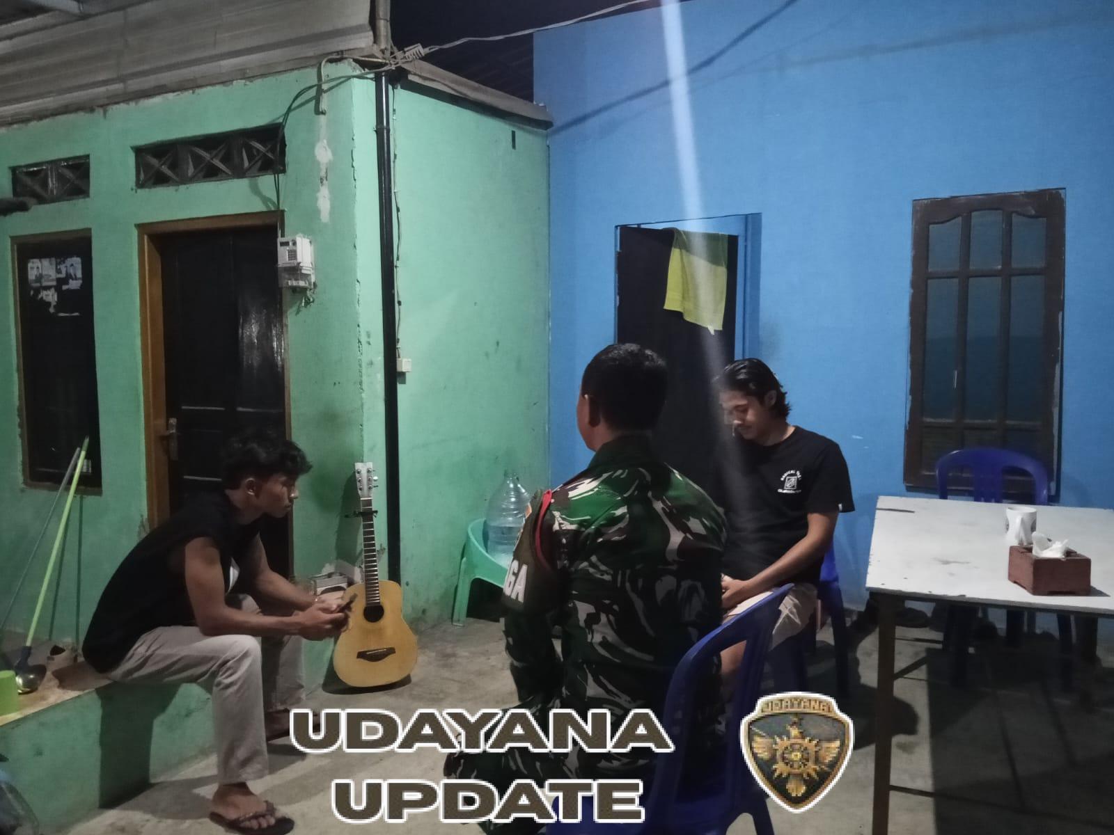 Babinsa Koramil 1628-02/Sekongkang Gelar Patroli Malam Wujudkan Kamtibmas di Wilayah Binaan