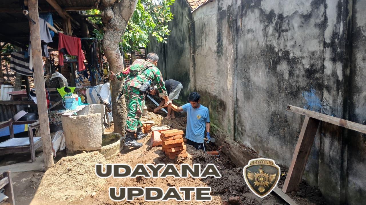 Babinsa Ampenan Tengah dan Warga Kompak Perbaiki Drainase