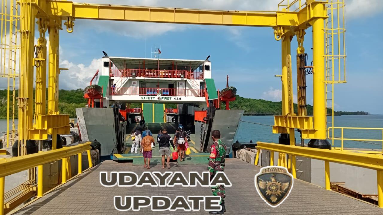 Babinsa Koramil 1627-02/Pantai Baru Laksanakan Pengamanan Keberangkatan Kapal di Pelabuhan Pantai Baru