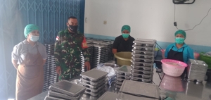 Babinsa Koramil 1627-01/Ba’a Kawal Pelaksanaan Program Makanan Bergizi Gratis di Kabupaten Rote Ndao