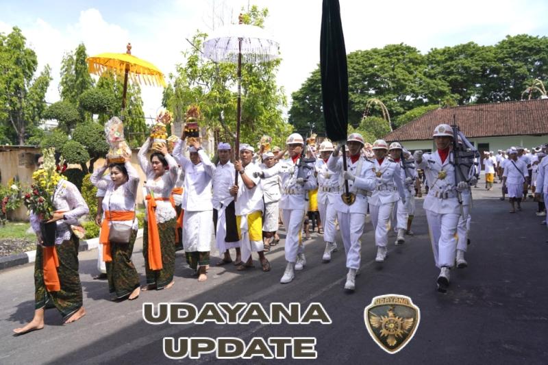 Babinsa Pangyangan Bersama Bupati Jembrana Bahas Pembangunan Desa dan Penguatan Sinergi Daerahv