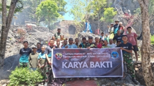 Wujud Kebersamaan, Satgas Pamtas Yonarhanud 2 Kostrad Adakan Karya Bakti di Goa Maria Eban