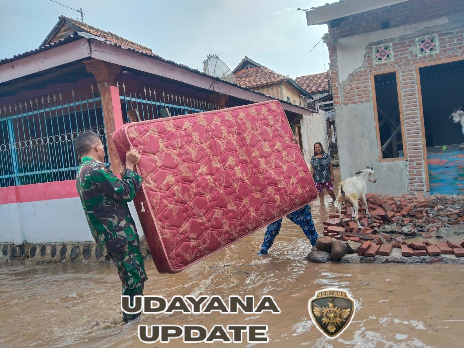Banjir Meluap di Desa Monggo Kec. Madapangga, Rumah Warga Terendam Hingga 10 RT