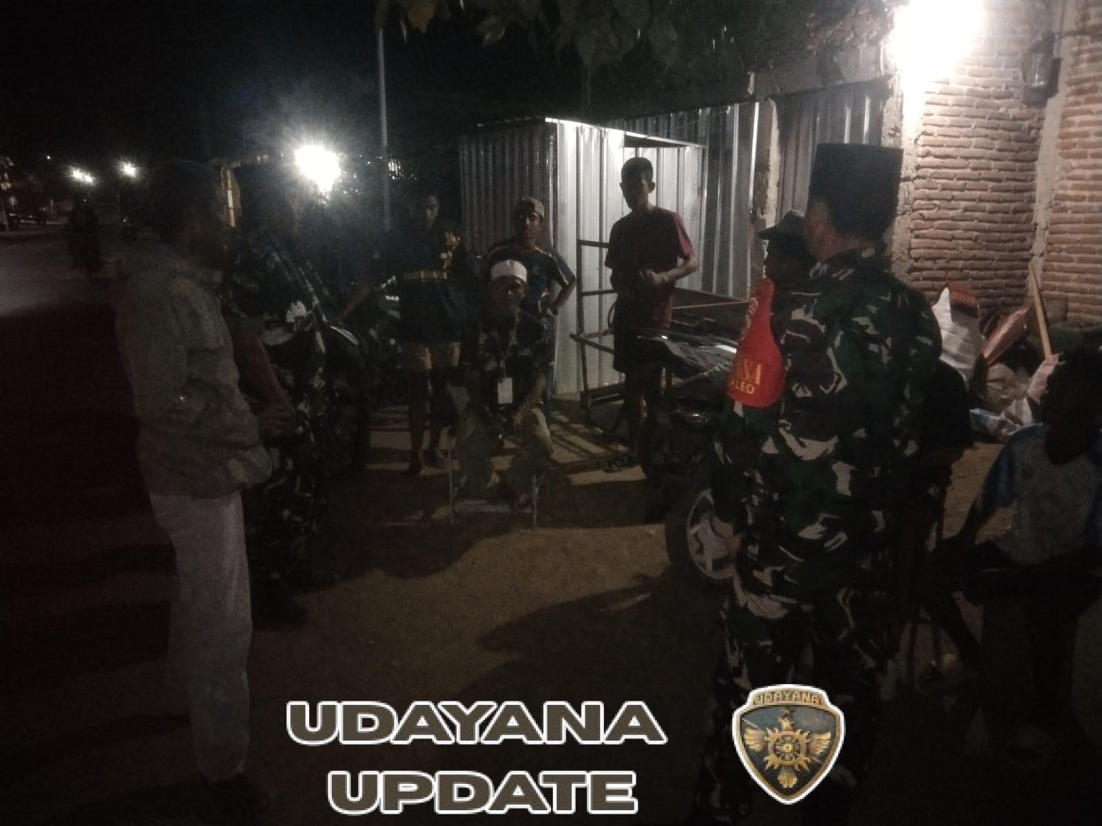 Patroli Siskamling Serka Ridwan Babinsa Sumi di Kecamatan Sape dan Lambu Berjalan Aman