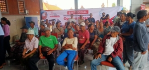 Turun Langsung Dampingi Warga, Babinsa Pering Ikut Sukseskan Pemeriksaan Kesehatan Gratis