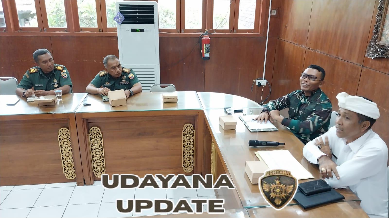 Jaga Kekhidmatan Ibadah, Babinsa Tegallalang Turun Langsung Amankan Upacara Piodalan