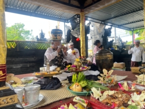 Wujud Sraddha dan Bhakti, Prajurit Kodim 1626/Bangli Laksanakan Piodalan di Pura Pujangga Sakti