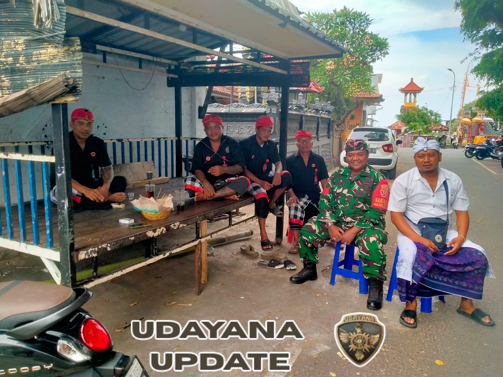 Wujud Sinergi Babinsa dan Pecalang, Puncak Odalan Pura Taman Sari Berjalan Aman dan Lancarv