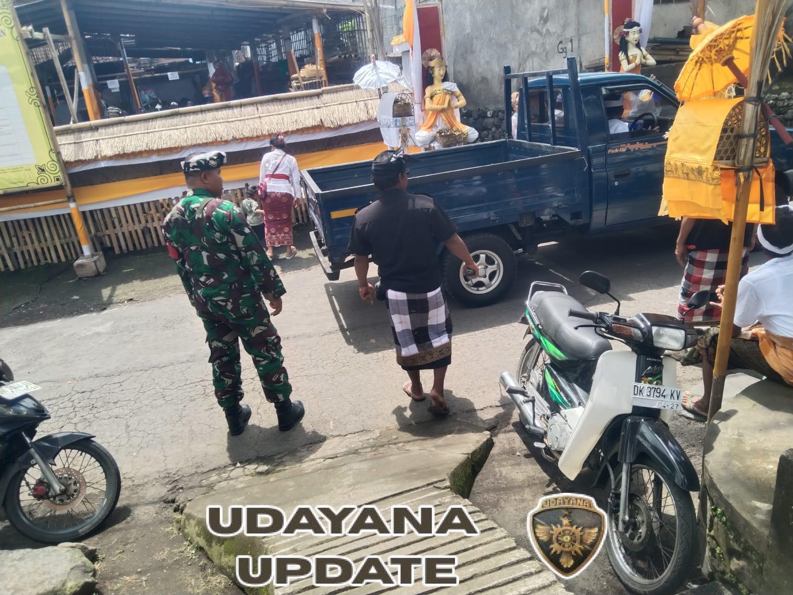 Pastikan Aman dan Nyaman, Babinsa Atensi Upacara Ngenteg Linggih dan Numbug Pedagingan.