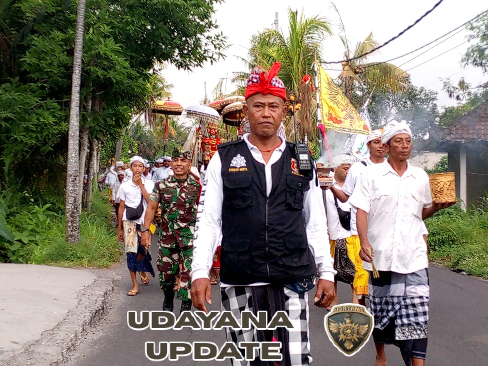 Wujudkan Rasa Aman, Babinsa dan Pecalang Saba Bersinergi Amankan Kegiatan Adat